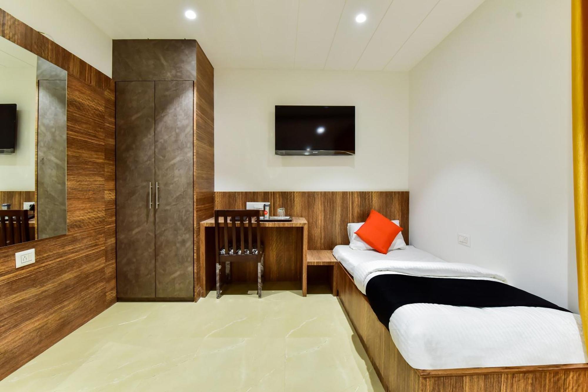 Capital O Maurya Inn Джодхпур Экстерьер фото